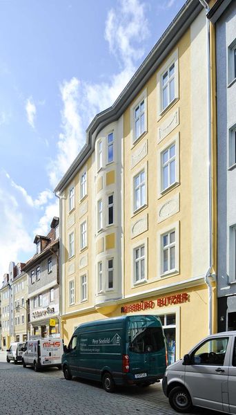 Zwei-Raum-Wohnung im Zentrum! Mit Balkon und Fahrstuhl!